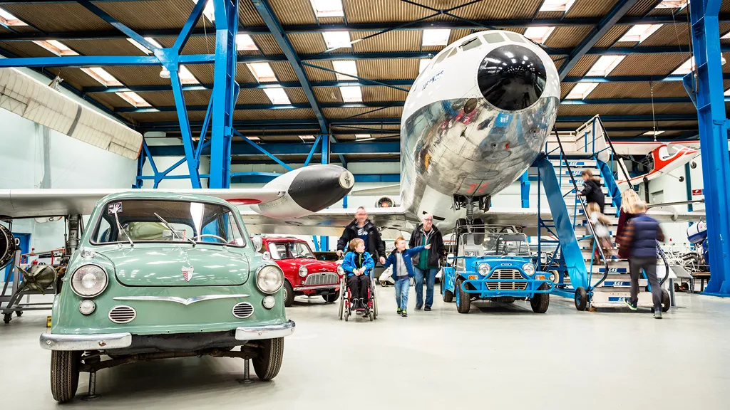 Biler og fly på Danmarks Tekniske Museum