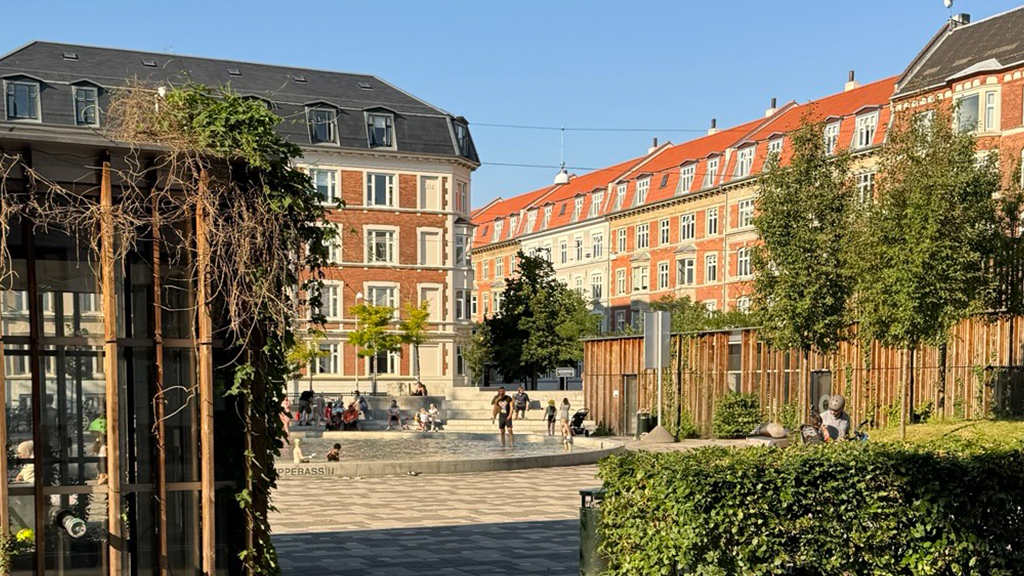 langelands plads legeplads