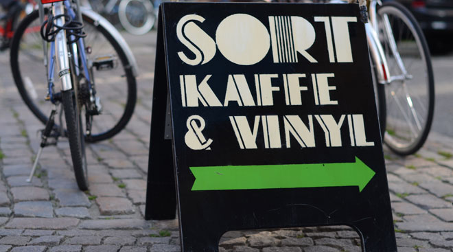 Sort Kaffe & Vinyl | Kaffe musik VisitCopenhagen