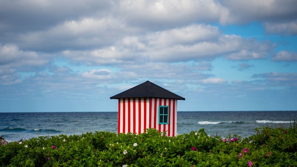 Rågeleje Beach - Striped bathhouses and seafront