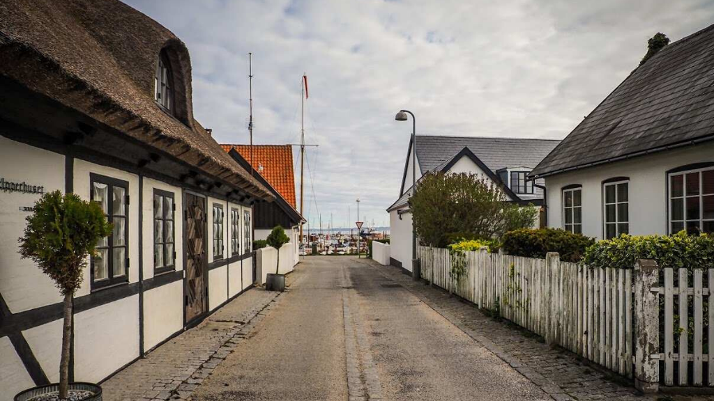 Historical Treasure Hunt on your own in Gilleleje