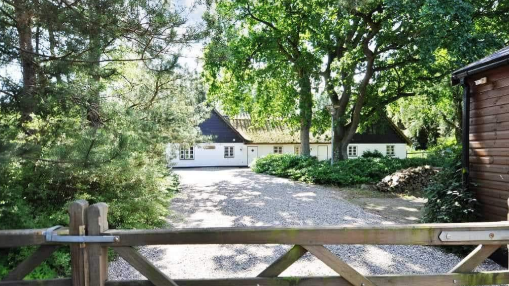 Dyrehavehus Horse Hotel | Bed and Breakfast