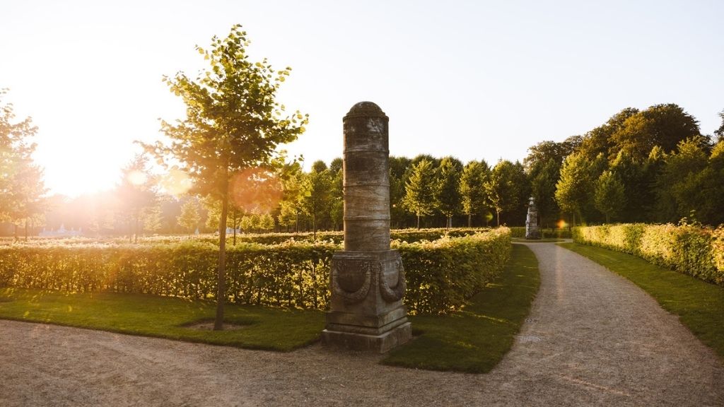 Visit Fredensborg Palace during the summer holidays - Guided tour of the Palace and the Palace Garden