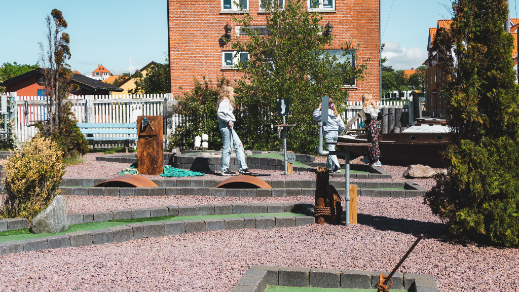 Fjordens Café, Ishus & Minigolf