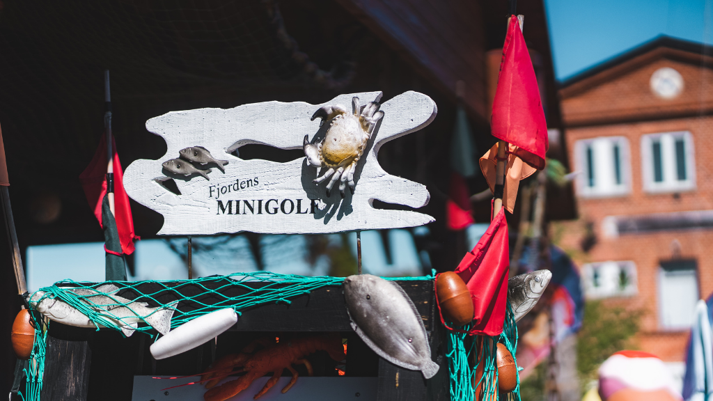 Fjordens Café, Ishus & Minigolf