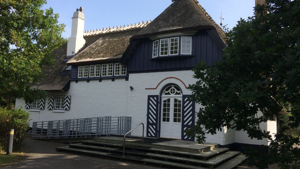 B&B with the Kattegat Sea in the backyard - Visit Refugium Smidstrup Strand