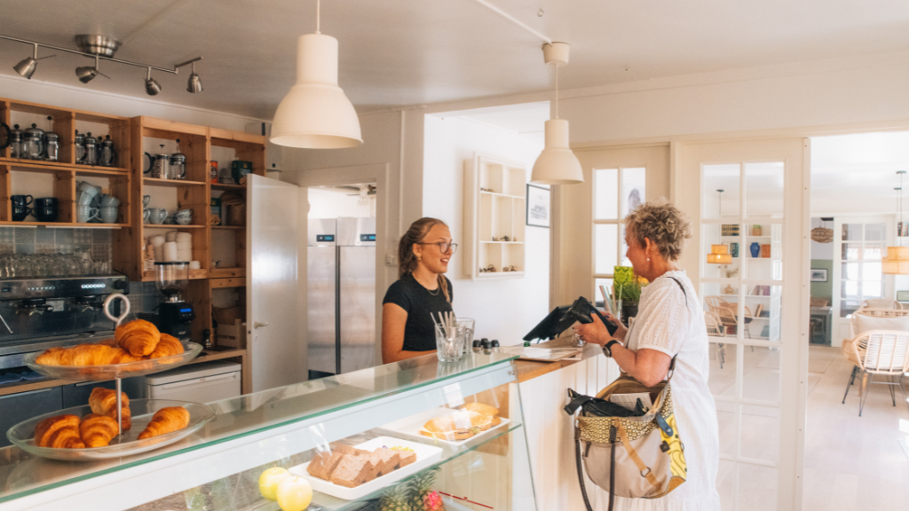 Kaffehuset Liseleje - Organic Café by the waves of Kattegat in the heart of Liseleje.