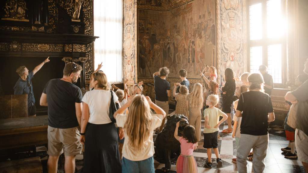 Autumn Adventures at Frederiksborg Castle - Discover crowns, hats and antlers