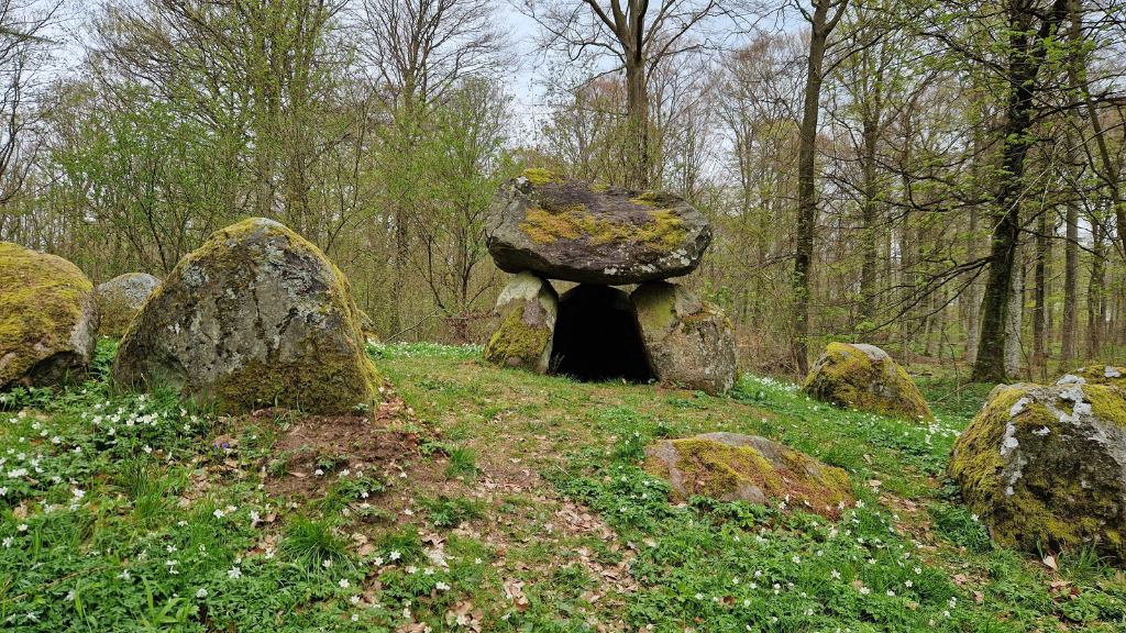 The dolmens Valby Hegn: Full of History and Fresh Air