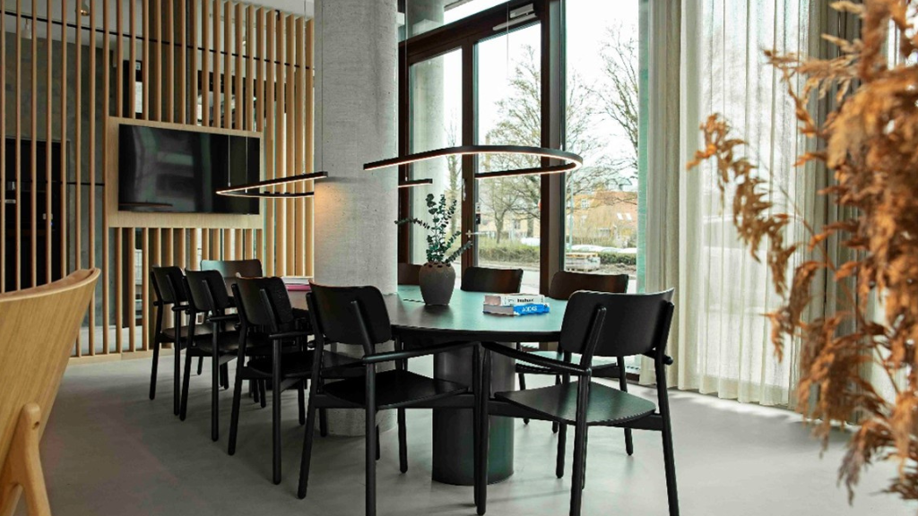 Four Point Flex by Shearton Hillerød