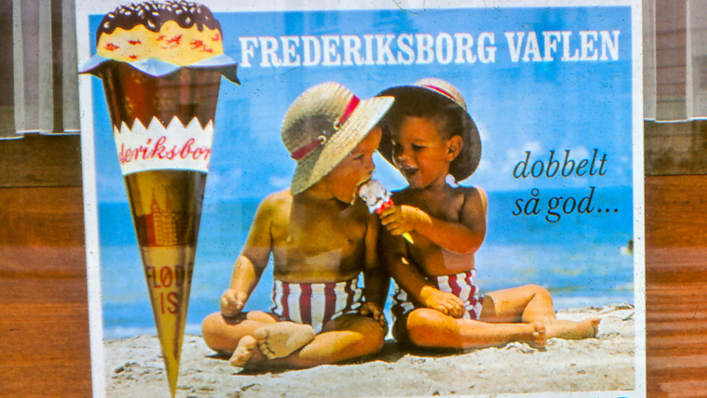 Two children eating ice cream on a poster about Frederiksborg waffle