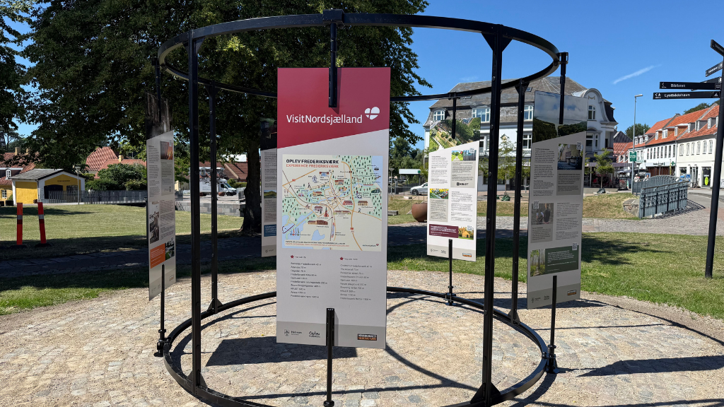 Information circle with display panels in Frederiksværk