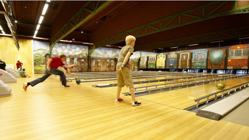 Overnight in Lalandia - Bowling hall