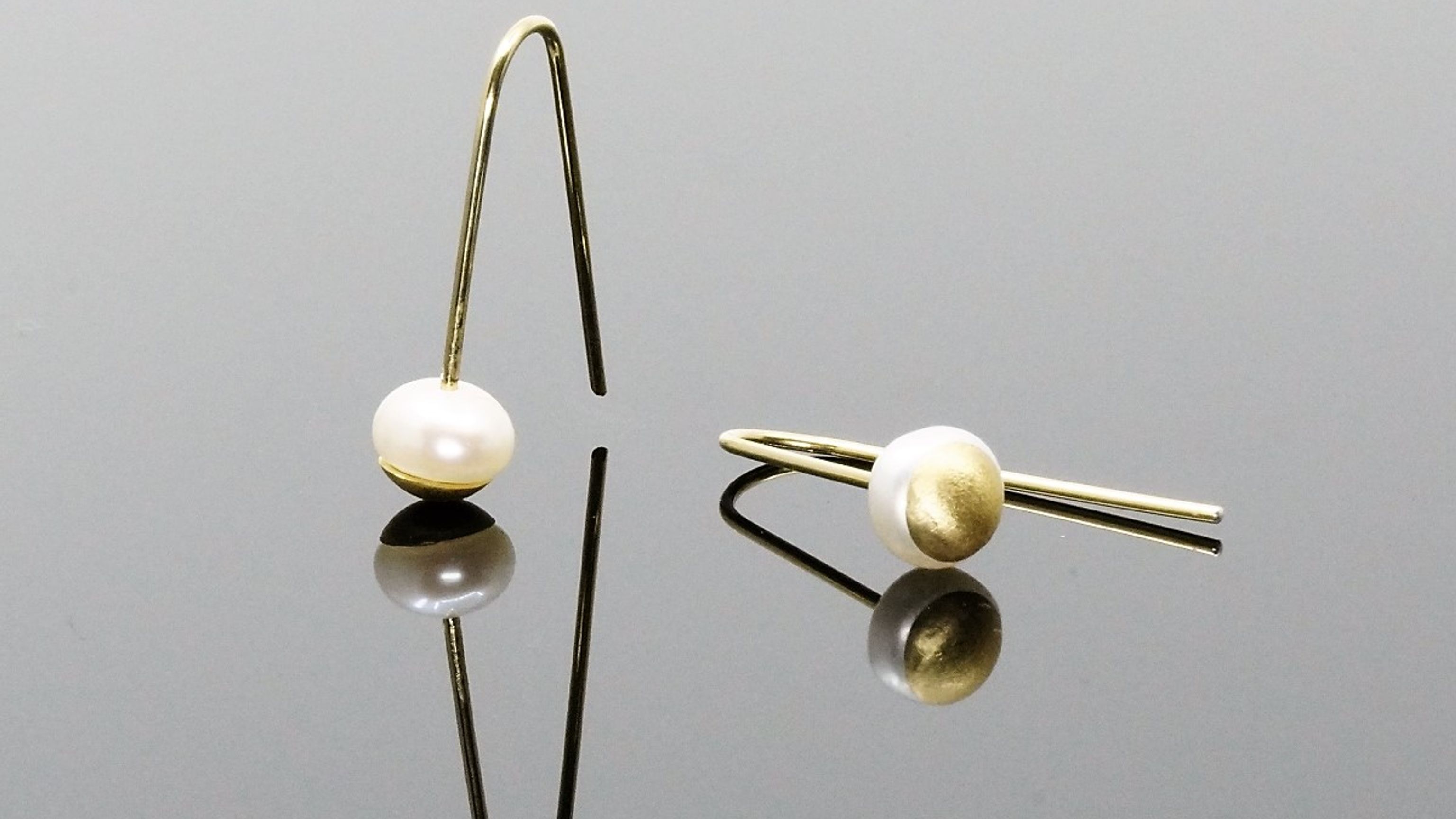 Diva ørehængerer i 14 karat guld med saltvandsperler