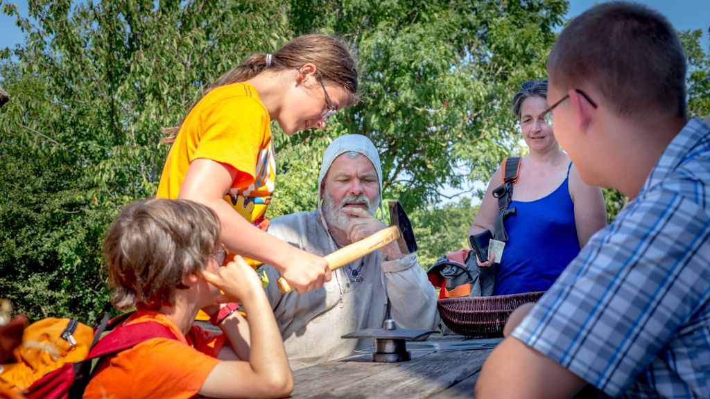 Møntslåning på Bornholms Middelaldercenter