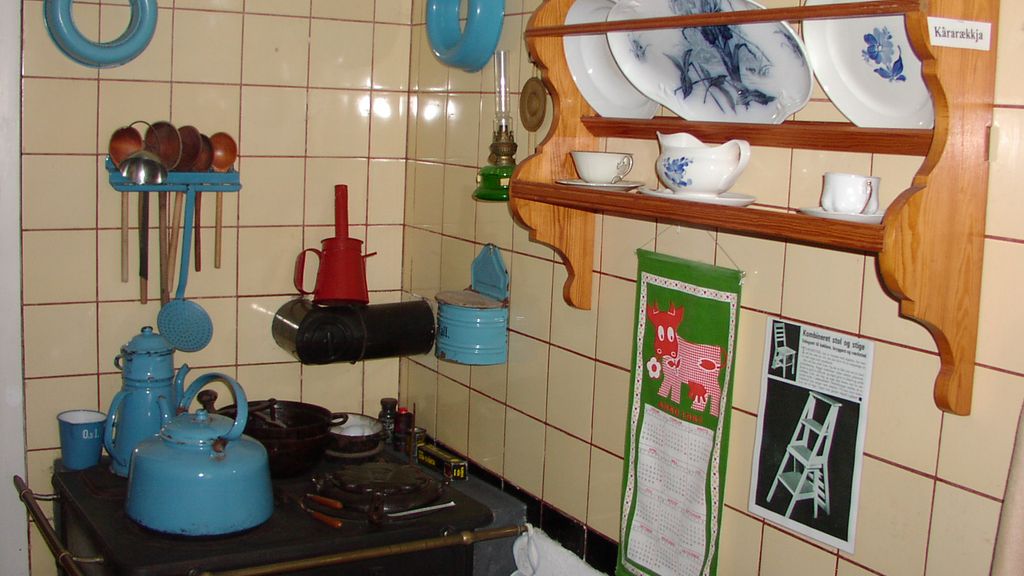 Køkken med brændekomfur