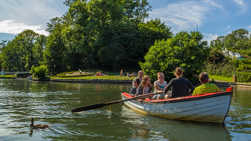Brændesgårdshaven - Robåde i søen