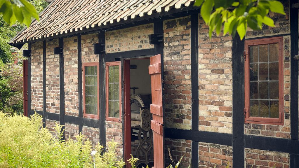 Indkig i havehuset fra den bagerste del af haven