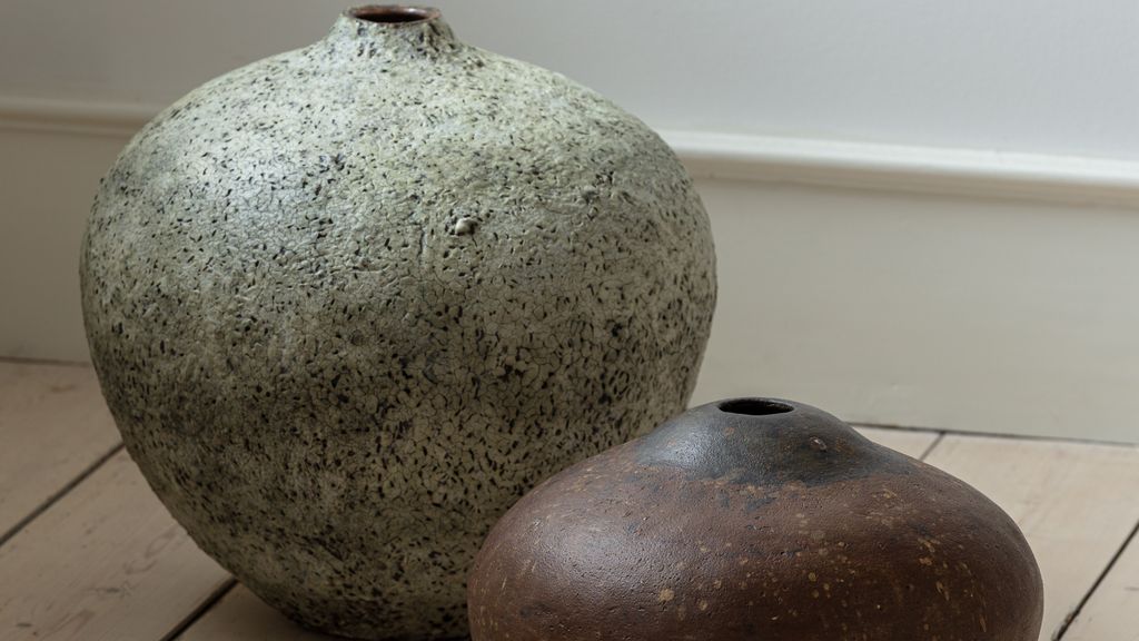 Modellerede krukker, Eva Brandt