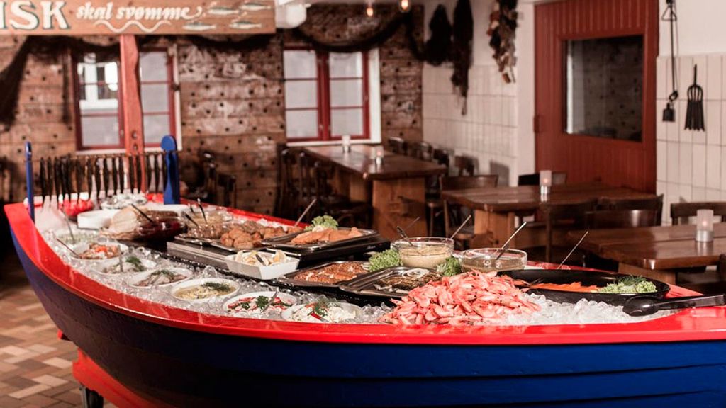 Populær fiskebuffet i Gudhjem