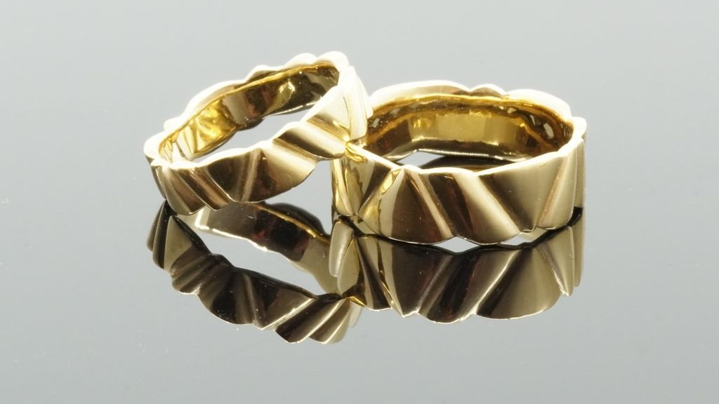 Bornholm - Vielsesringe Bølger i 14 karat guld