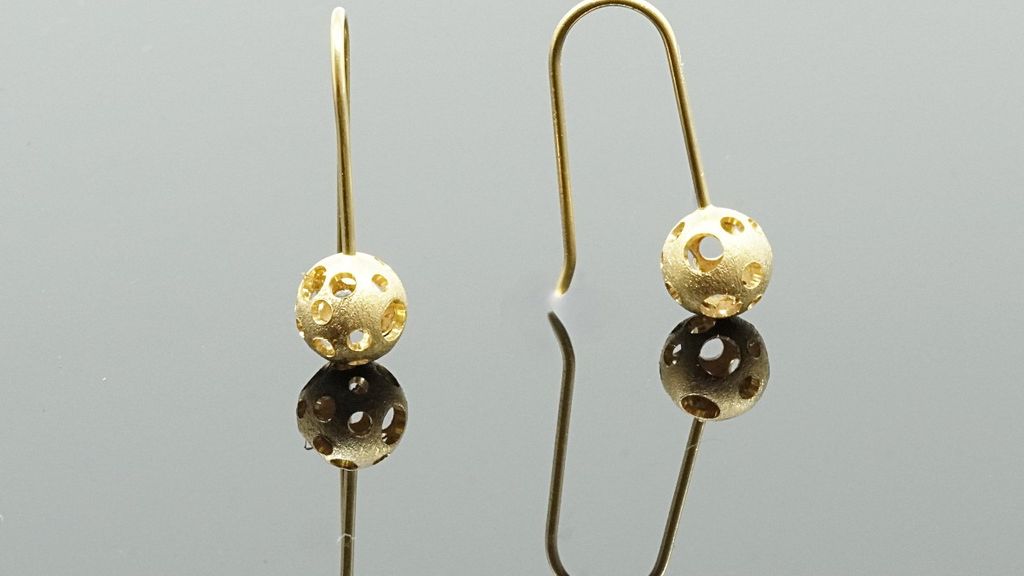 Cosmos ørehængere i 14 karat guld
