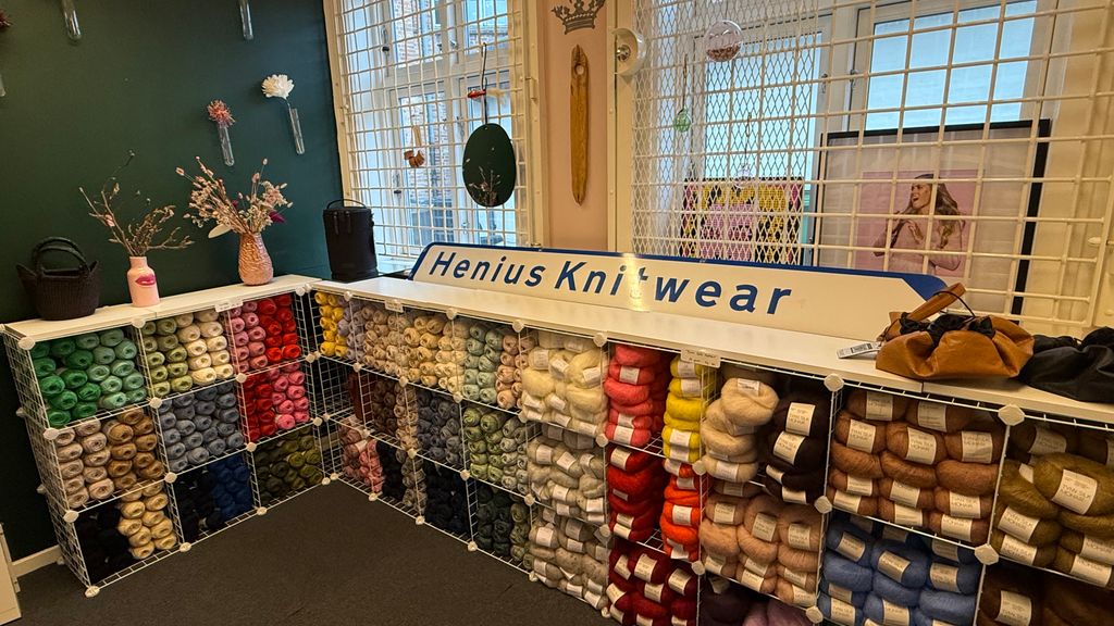Henius Knitwear