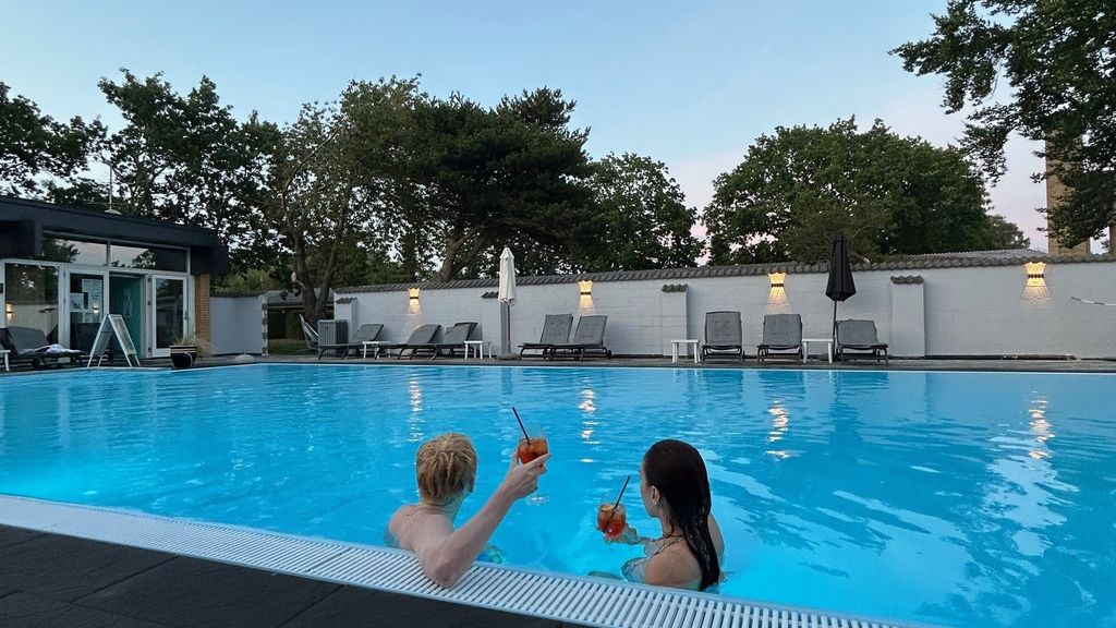 Poolområde nyrenoveret i 2025