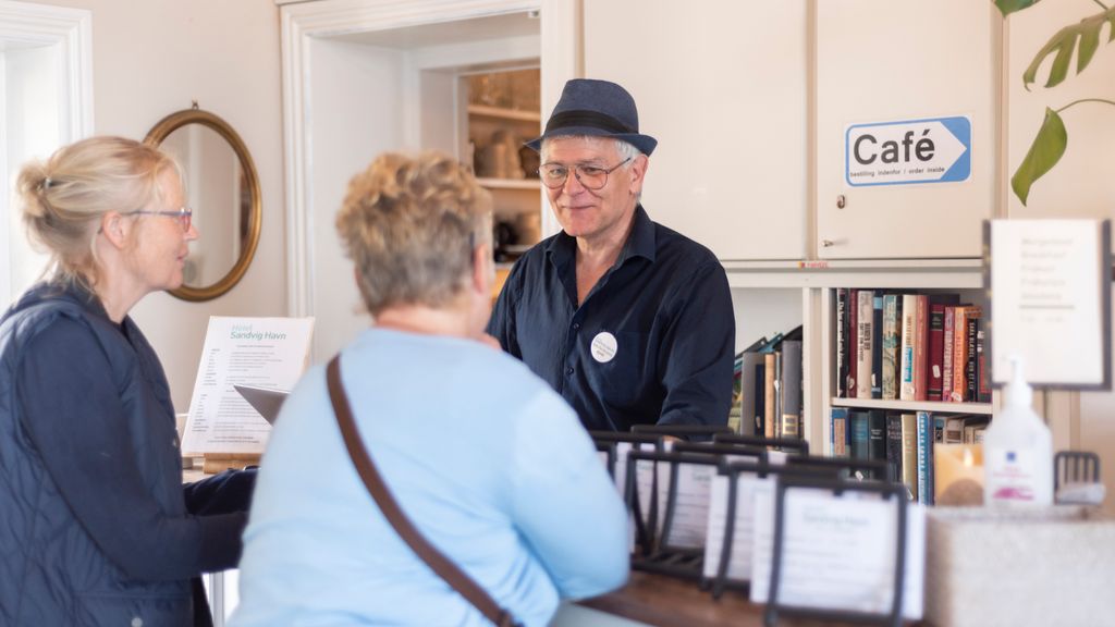 Kjeld, som med stor sandsynlighed tager i mod dig, når du tjekker ind.