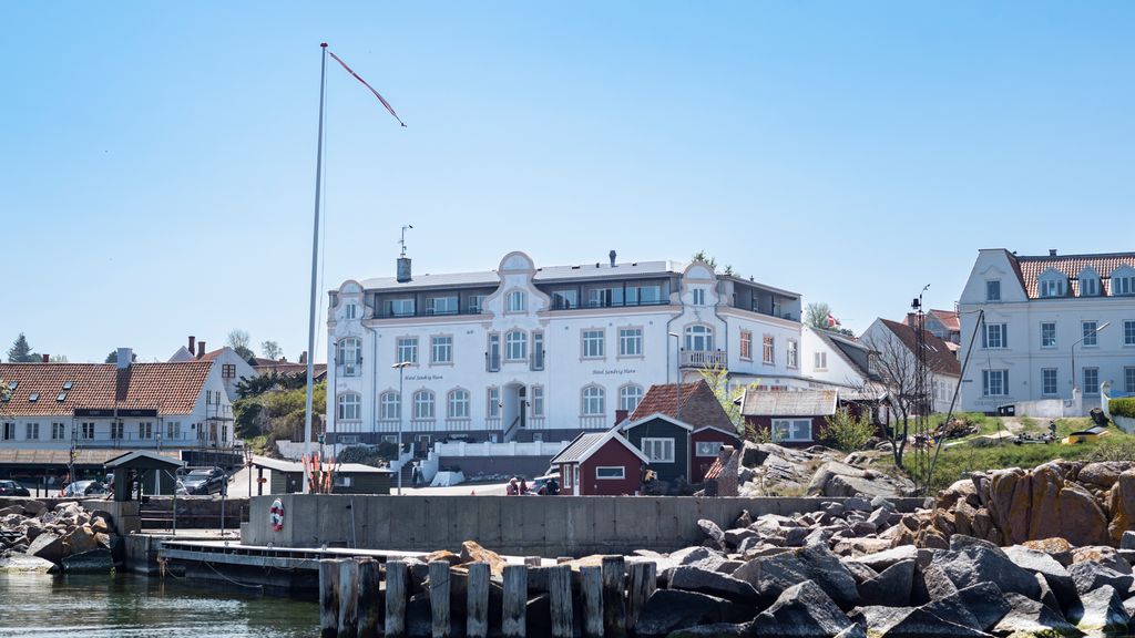 Udsigten til hotellet fra havnen