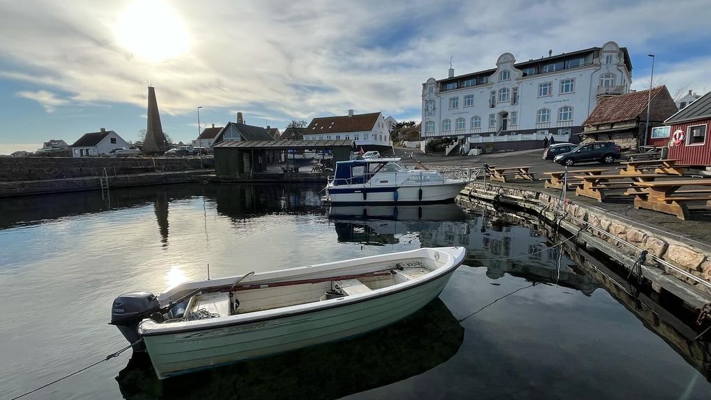 Udsigten til hotellet fra havnen
