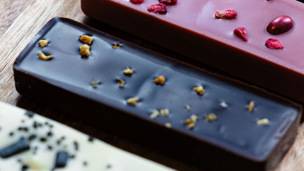 Trøffelstænger med forskelligt fyld og dekorativt pynt