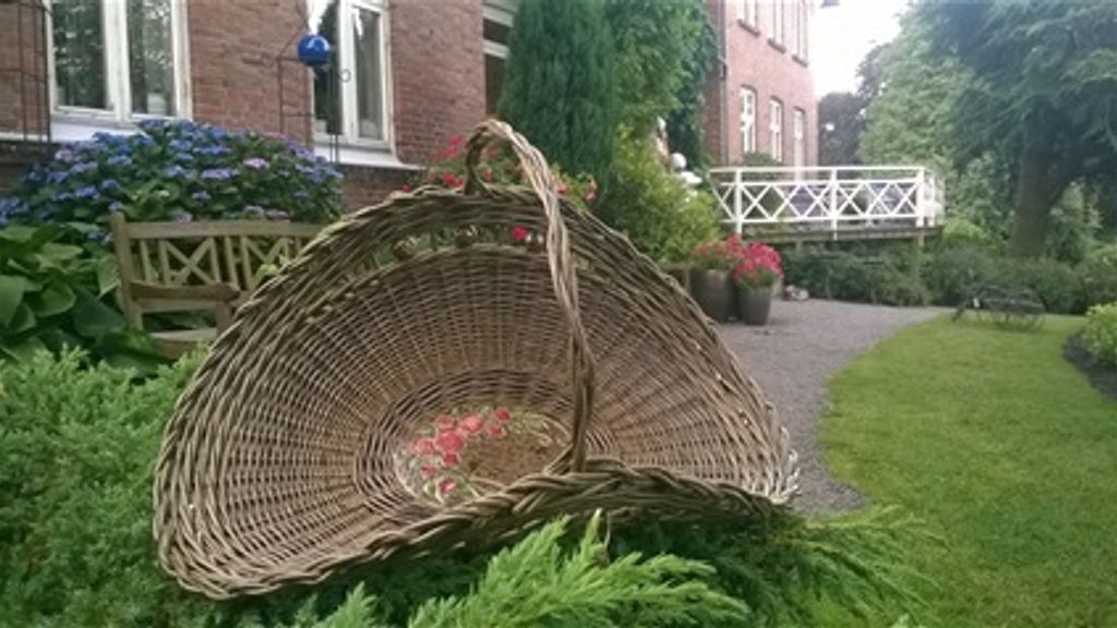 Anina Keramik Unika og håndflettet pilekurv, Blomsterpark Kræmmerhuset