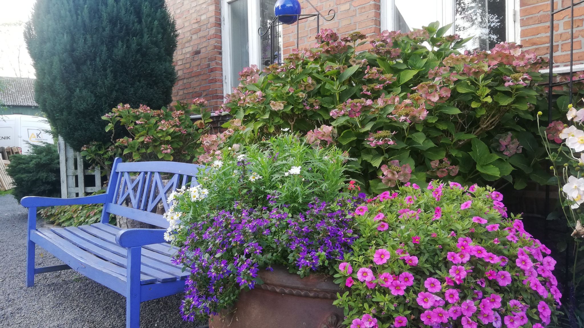 Blomsterpark hygge foran butikken Kræmmerhuset