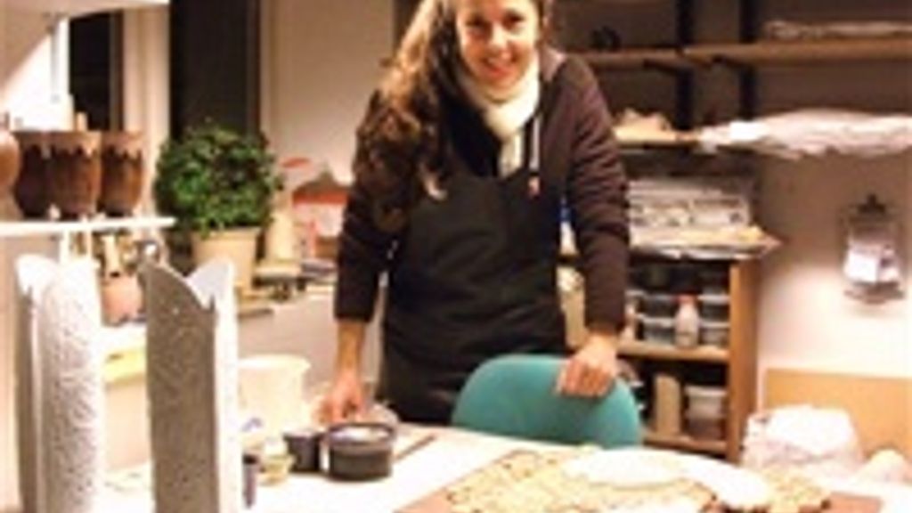 Keramiker Anina Kofod i hendes keramikværksted Kræmmerhuset