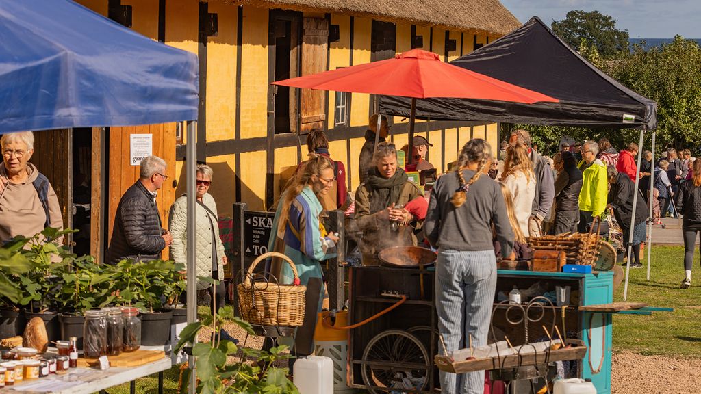 I løbet af sommeren er der torvedage på Melstedgård