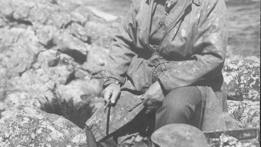 Oluf Høst maler på klipperne