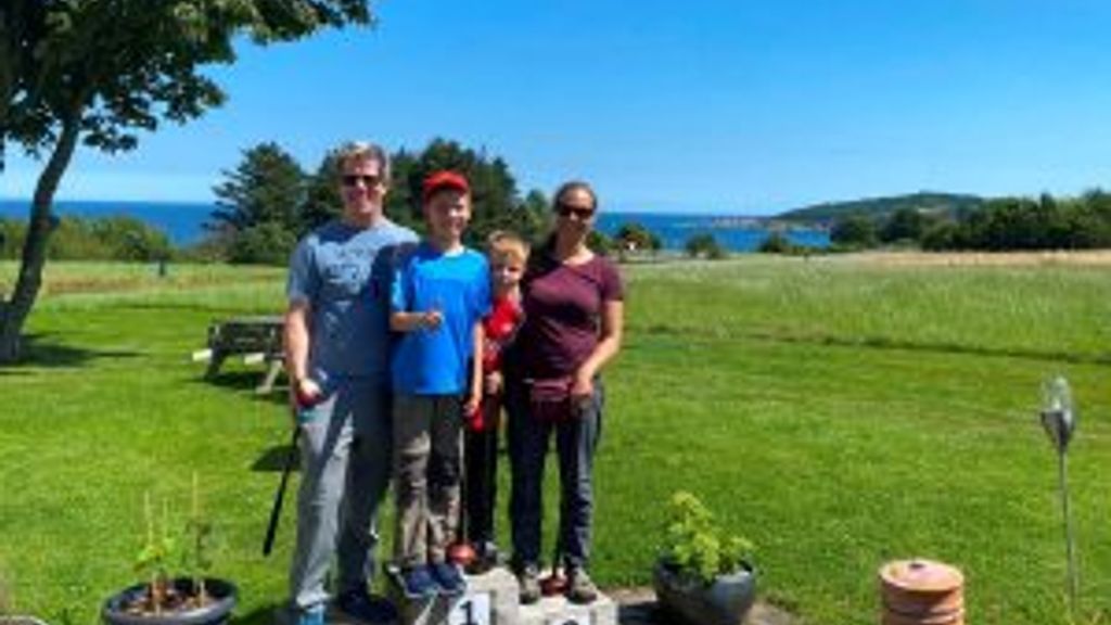 Familiegolf og Kunst med arbejdende Kunstner, Jannice Kinnear. Samt Parkgolf, Fodboldgolf, Minigolf, Swingolf.