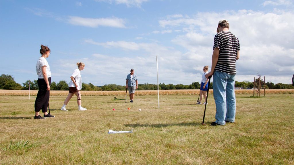 Familiegolf og Kunst med arbejdende Kunstner, Jannice Kinnear. Samt Parkgolf, Fodboldgolf, Minigolf, Swingolf.