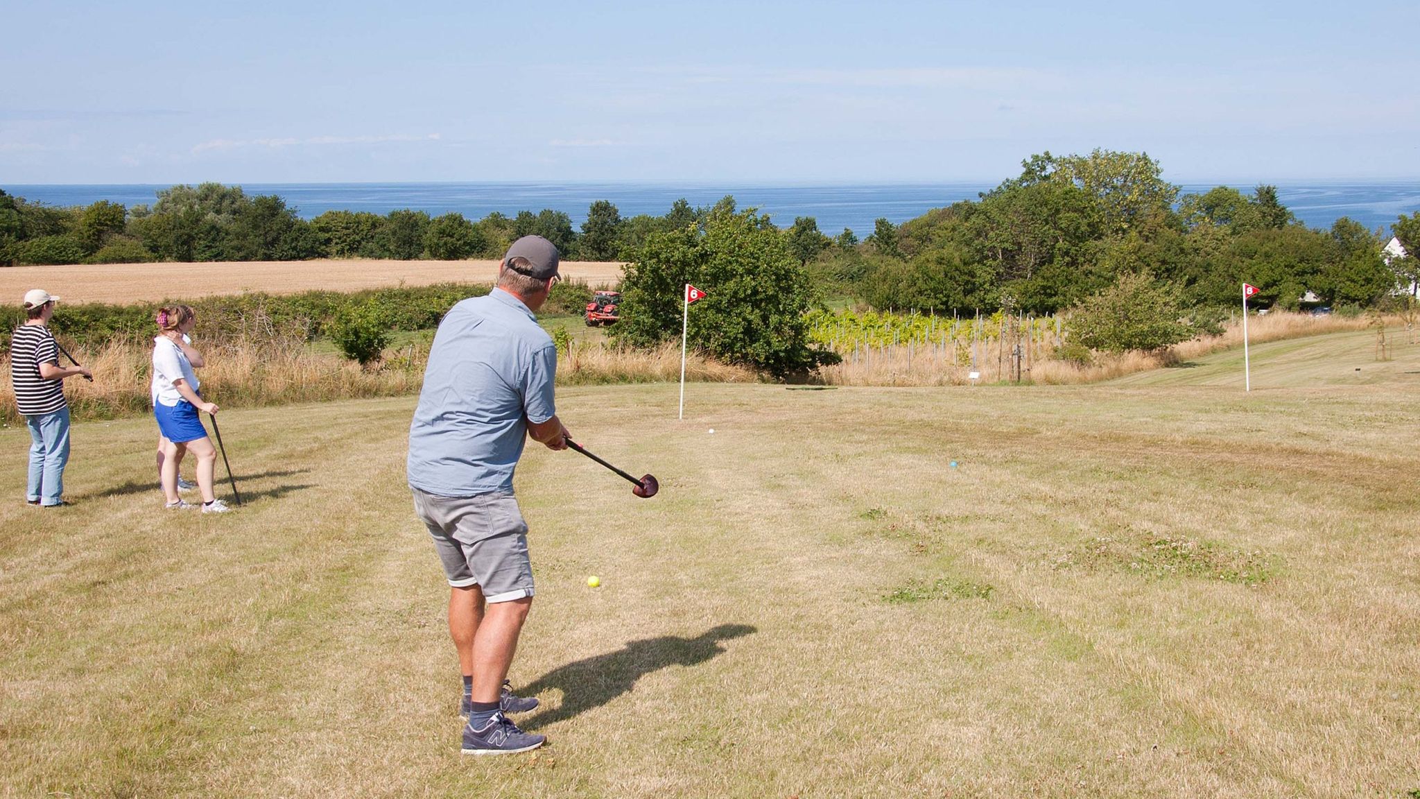 Familiegolf og Kunst med arbejdende Kunstner, Jannice Kinnear. Samt Parkgolf, Fodboldgolf, Minigolf, Swingolf.