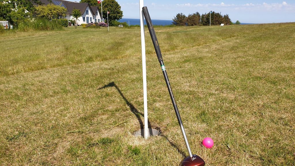 Familiegolf og Kunst med arbejdende Kunstner, Jannice Kinnear. Samt Parkgolf, Fodboldgolf, Minigolf, Swingolf.