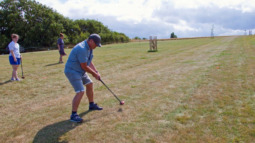 Familiegolf og Kunst med arbejdende Kunstner, Jannice Kinnear. Samt Parkgolf, Fodboldgolf, Minigolf, Swingolf.