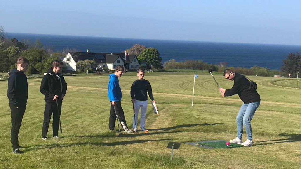 Familiegolf og Kunst med arbejdende Kunstner, Jannice Kinnear. Samt Parkgolf, Fodboldgolf, Minigolf, Swingolf.