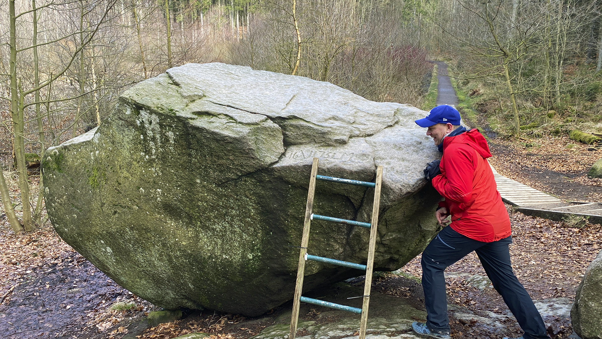 Mand der rokker Rokkestenen