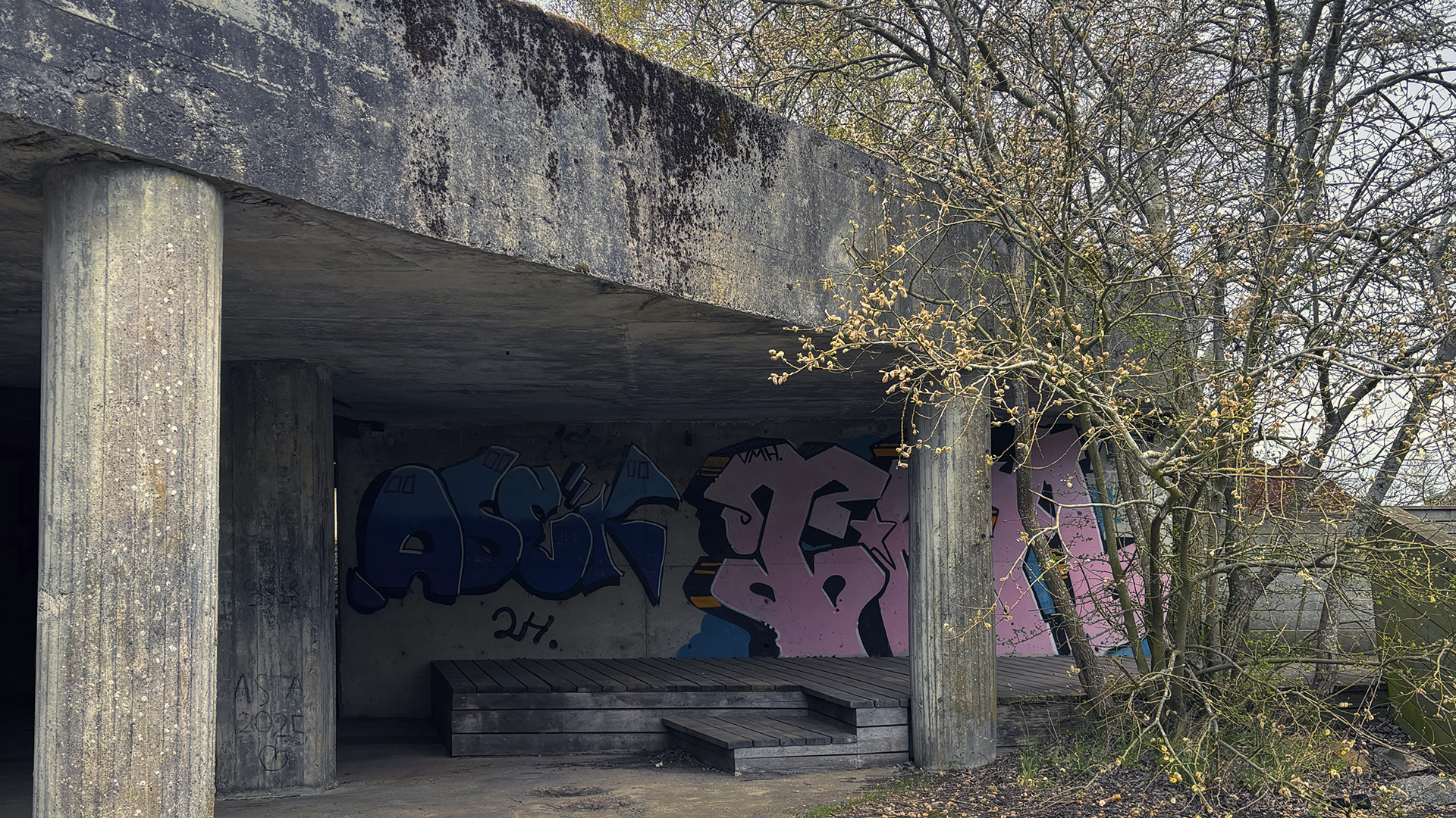 Graffiti at Vang Granite Quarry