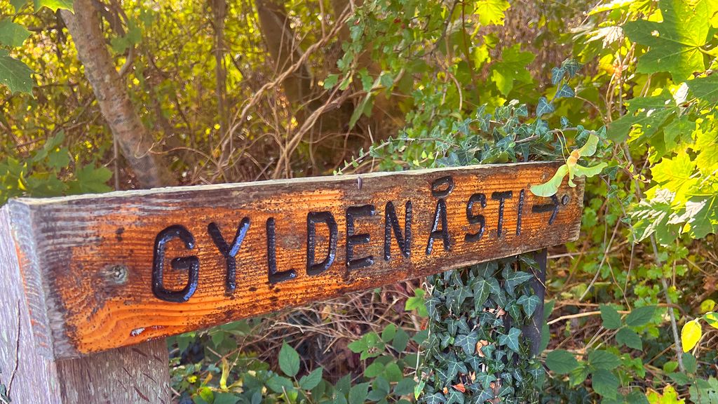 Skilt til Gyldenåstien