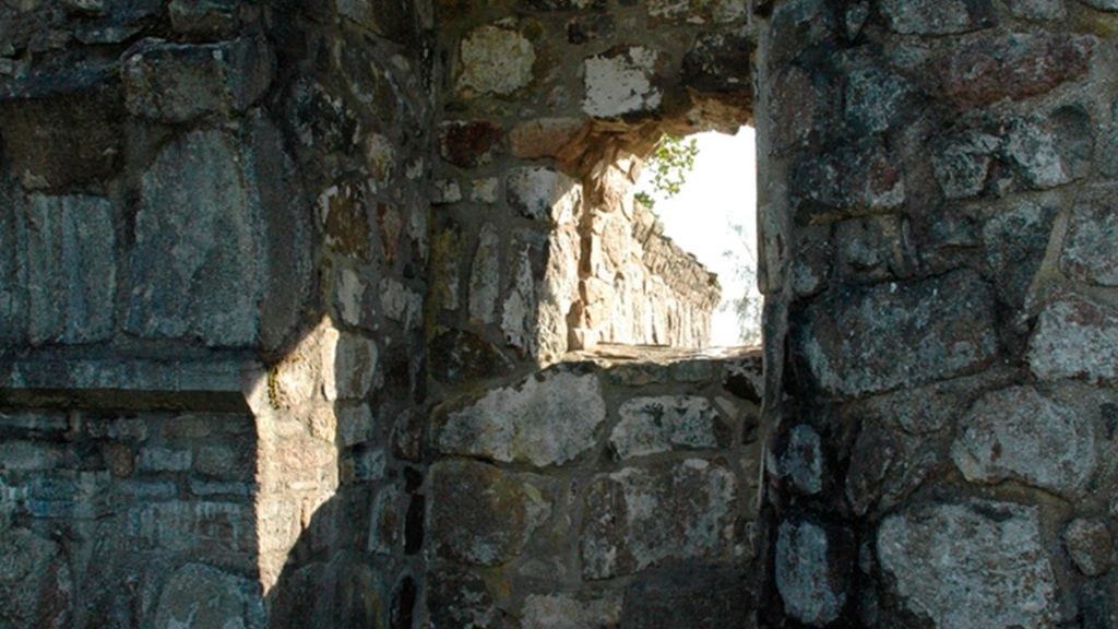 Østermarie Kirkeruin lysinfald