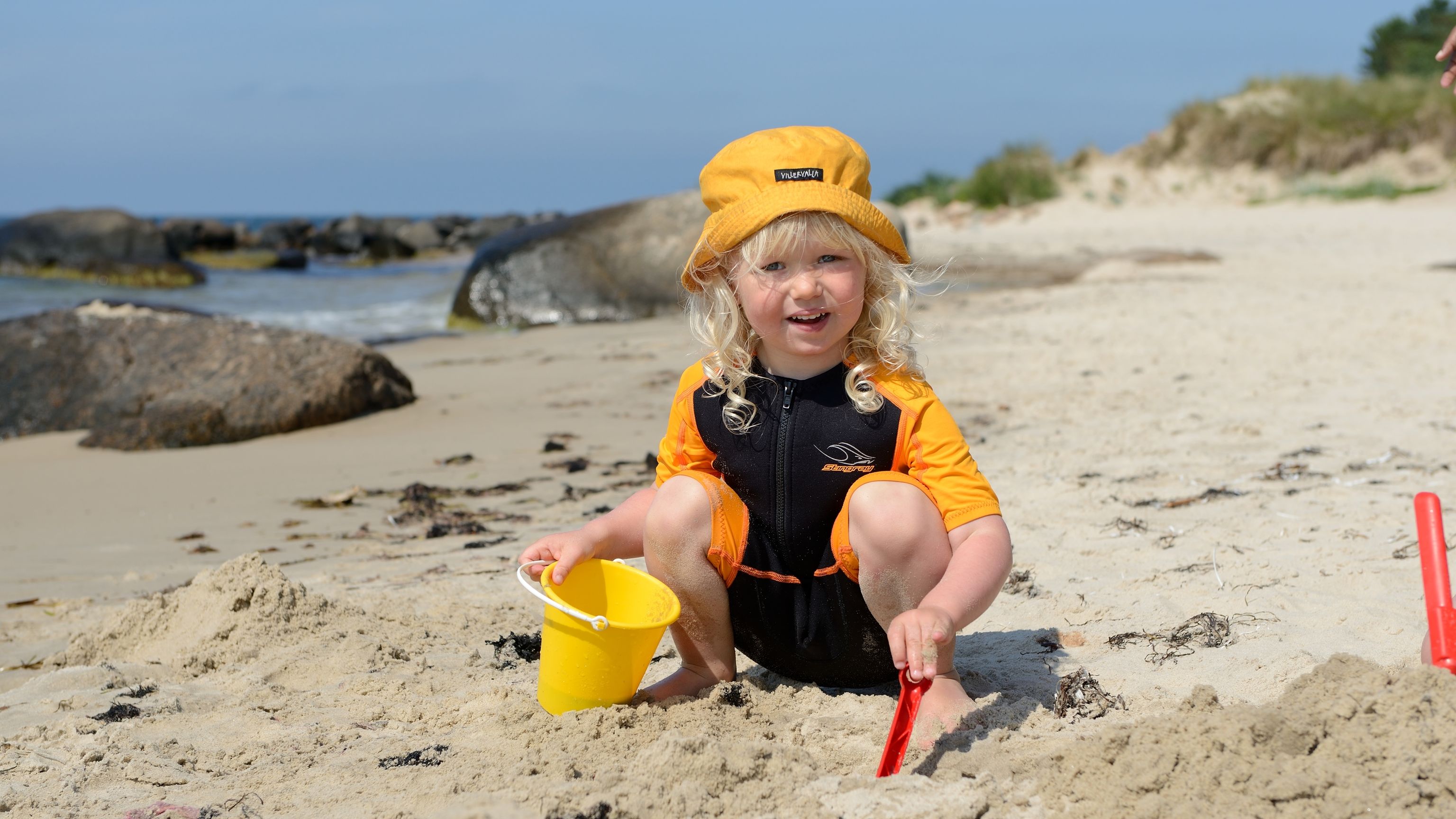 Pige i sandet ved Galløkken strand