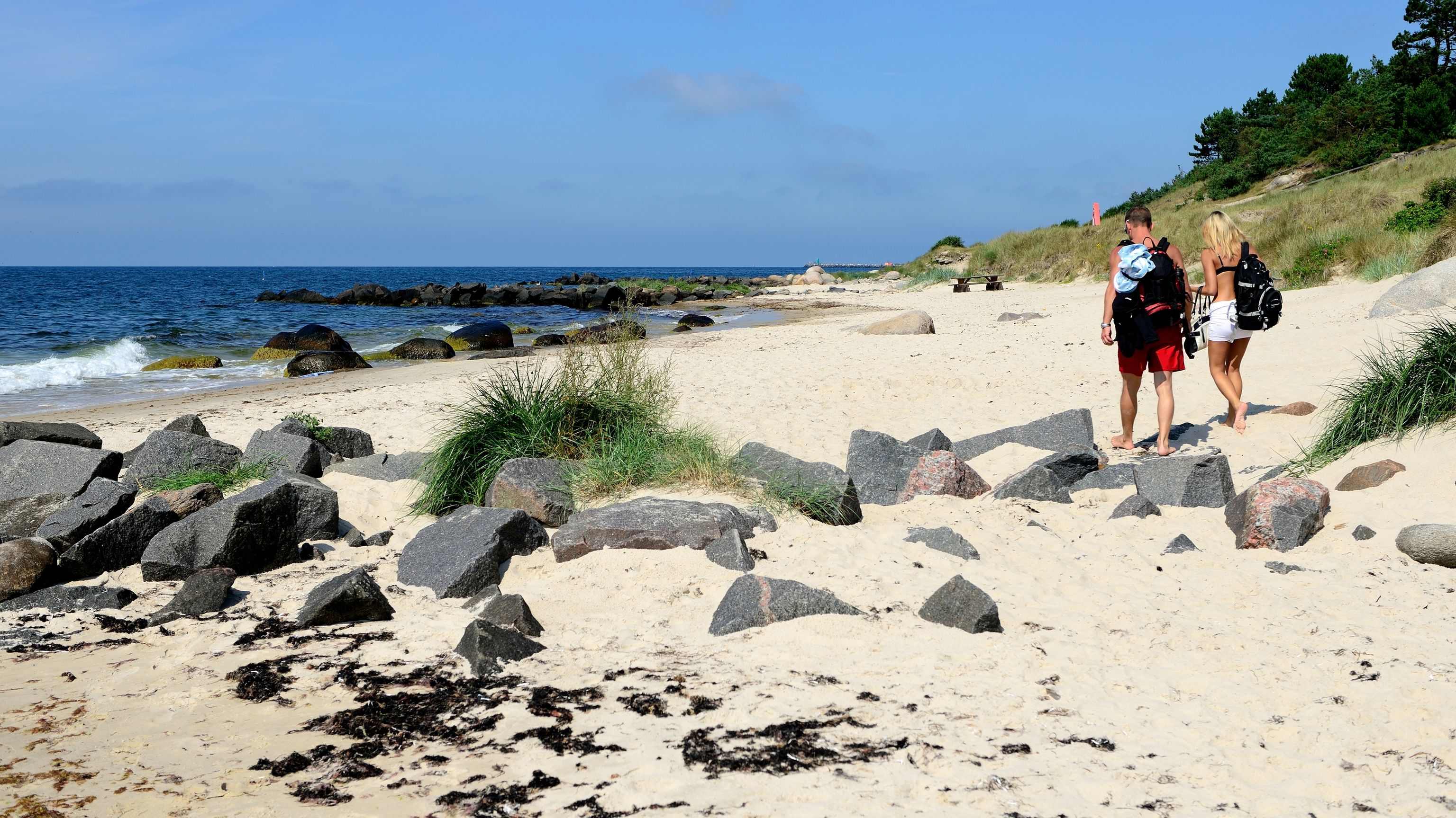 Par går på Galløkken strand