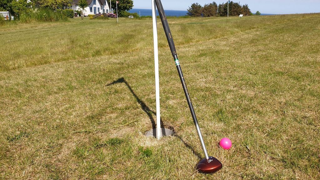 Familiegolf og Kunst med arbejdende Kunstner, Jannice Kinnear. Samt Parkgolf, Fodboldgolf, Minigolf, Swingolf.
